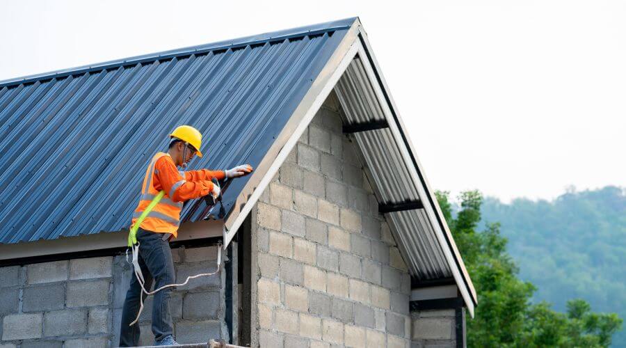 Professional gutter cleaning in Kelley, IA
